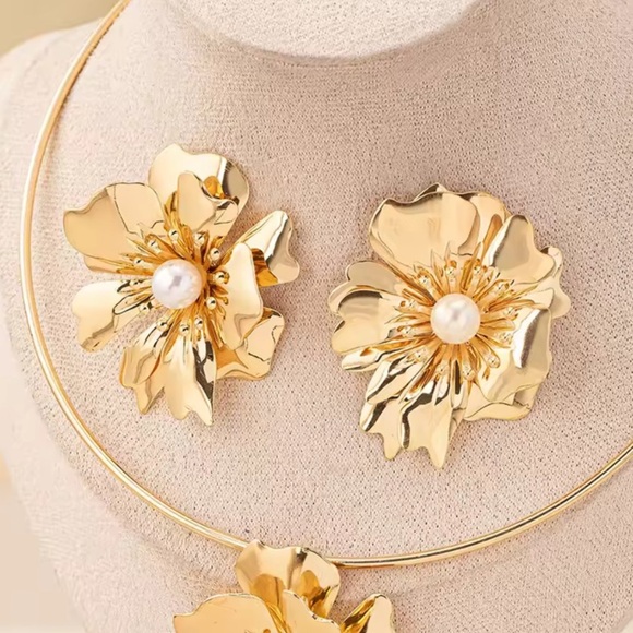 ZARA lux unique Gold Floral Pearl Earrings - Picture 5 of 12